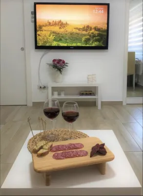 Delightful studio apartment just minutes from the sea