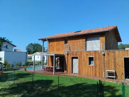 Maison Neuve de 150m2, Avec Piscine Chauffée Face à la Forêt, Proche de la Plage