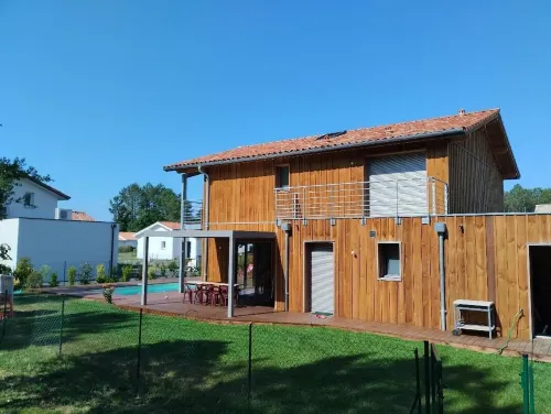 Maison Neuve de 150m2, Avec Piscine Chauffée Face à la Forêt, Proche de la Plage