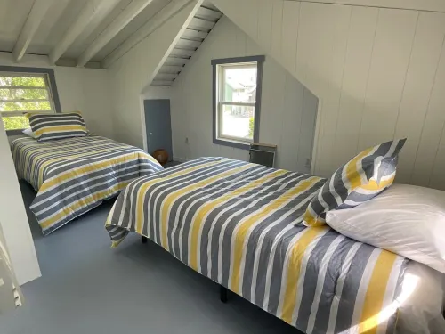 Adorable Beach Cottage for Monthly Rental Across the street from the beach! Hotel a Westbrook