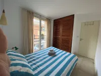 Appartement Climatisé 50m2 au Centre du Village de Porquerolles Hotels near Iles D'yeres