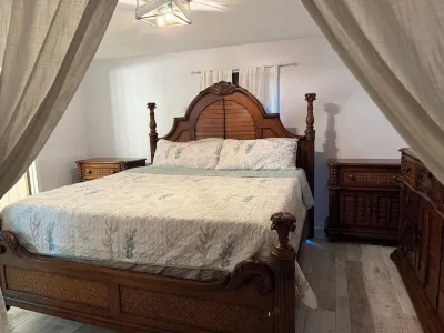 Spring-Fed River Home, Manatees, Boat Slip, 1 hr to theme parks and airport. Các khách sạn gần Get Up and Go Kayaking - The Chaz