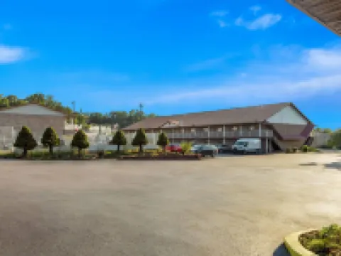 Days Inn by Wyndham Huntington Hotels in Barboursville