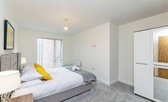 Halo House by Guestz