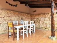 Cottage with garden, fireplace and barbecue. Located in an area with unique charm. Hotels in El Arenal