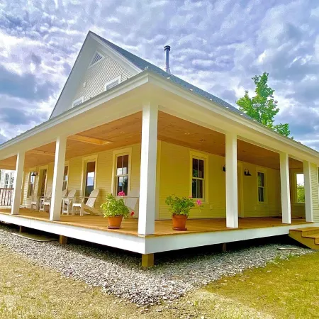 Boutique Country Vermont Farmhouse Fully Remodeled Отели в г. Аддисон