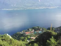 Bungalow for exclusive use with unobstructed lake view and shared use of the pool Hotels in Tremosine