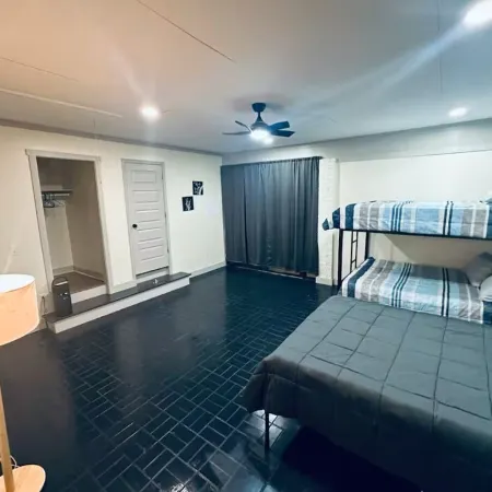 Madison home Отели в г. Уэйн