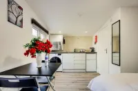 Luxury Studio Cabin - Central Location - Parking