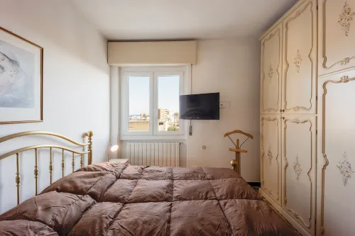 Comfortable central - large terrace-solarium - beach 4 minutes walk - bright Hotel a Arma di Taggia