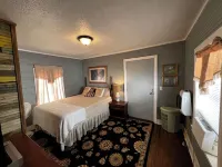 Charming 1-bedroom shotgun style house in historic downtown Natchez