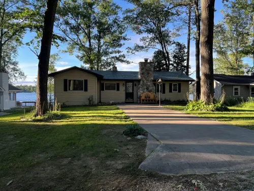 Your rustic lakeside retreat awaits at Goldens on the Lake!