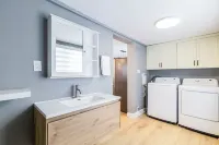 Comfy/New 3 BDR house near DT,Hospital,2 parking 롱게일 호텔
