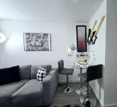 COZY 1Br Basement Suite Perfect for Couple!Free Sparkling Wine! Private Parking.