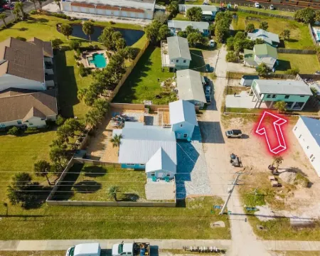 Elevated Beach Haus 克雷森特海灘酒店