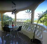 Charming 2-Bedroom Retreat with AC, Sea & Mountain Views, Steps from Downtown!