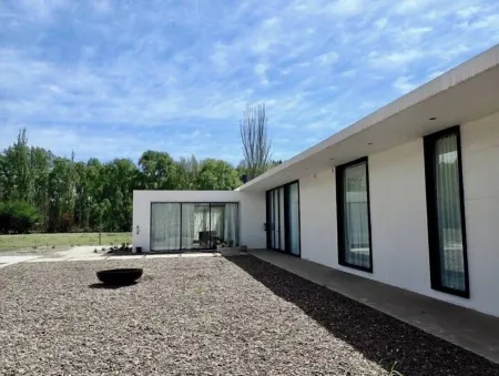 Valle de Uco Modern Chic w/ pool Отели в г. Тунуйян