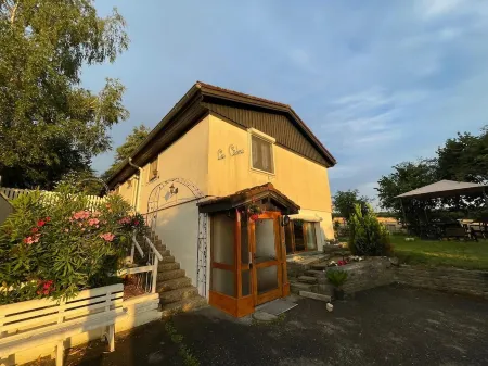 Joli Appartement Moderne, à Deux Minutes de L'autoroute, Idéal Pour Tous Отели в г. Шаворне