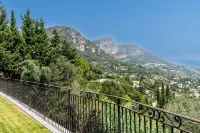 A historic flower farm turned into a stunning vacation home. Hotel a Vence