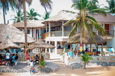 Oasis Beach Resort Отели рядом с достопримечательностью «Университет Кейп-Кост, Сентрал Администрейшен»
