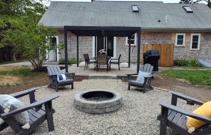 FREE BEACH PASS! NEAR CRAIGVILLE BEACH! 4 bedroom in charming Barnstable w/ AC.