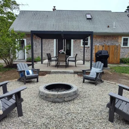 FREE BEACH PASS! NEAR CRAIGVILLE BEACH! 4 bedroom in charming Barnstable w/ AC.