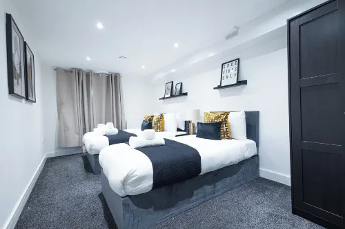 Sunrise Haven Sleeps 7 with Parking - Wi-Fi