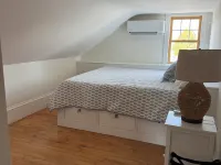 Charming newly renovated home in Little Compton. Hotele w: Little Compton