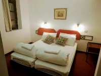 Ron Hotel - Hostels