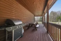 Secluded & Tranquil Retreat for 14 in the Poconos – Firepit/Games/Stargazing+