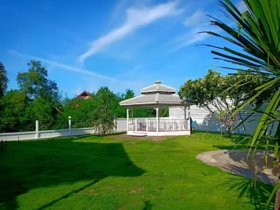 Private and peaceful environment with fenced and fenced entrance Hotels near Wat Rong Wua