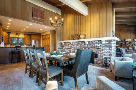 Panoramic Lake View Home,Tahoe City,New Remdl,HotTub,EVchrgr,Private Beach Club!