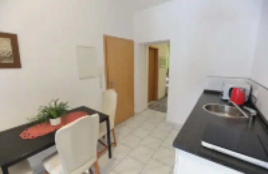 City apartment 2 - Located right next to the pedestrian zone and Brühl Palace Park 布呂爾酒店