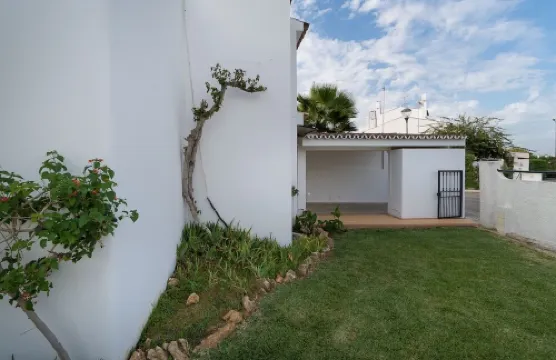 Quentao Orange Villa, Quarteira, Algarve