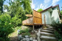 Beautiful studio with private deck & parking Hotels in fremont