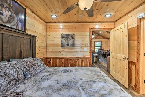 Cozy Broken Bow Cabin, Walk to the Lukfata Creek! - 3-Sterne