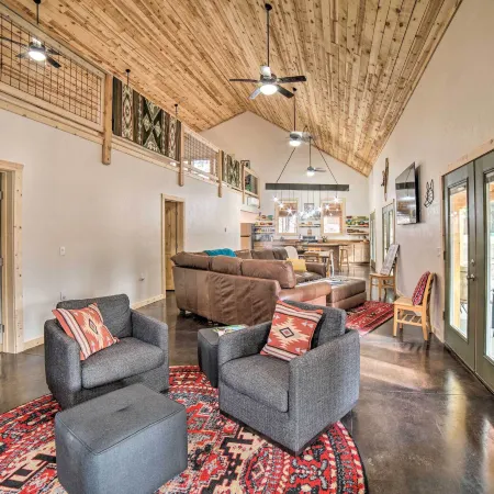 Family Home w/ Fire Pit & Grill ~ 1 Mi to Slopes!