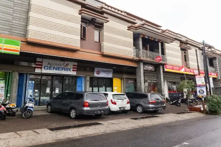 Hotel O Guest House Teras Waruga Syariah Отели рядом с достопримечательностью «NuArt Sculpture Park»