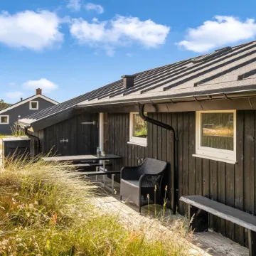 "Suleika" - 900m from the Sea