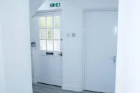 Apartment - Sleeps 2 & Free Parking Hotels in Northolt