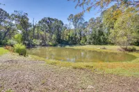Fire Pit & Grill: Tyler Home on 5 Acres! - Country Houses