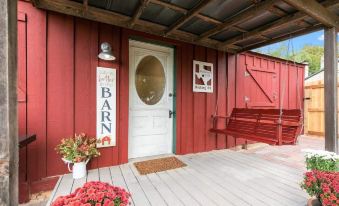 Gorgeous Barn Cabin 10Min from Main St!