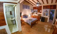 Romantic Beachfront Casita w Pool - AC - Sleeps 4 - Homestays