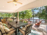 Peachy Pines - Serene Lakefront Cottage w/ Dock Hotels in Hancock County