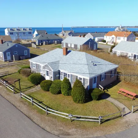 Steps to Eats and Craigville Beach! Cape Cod Cottage
