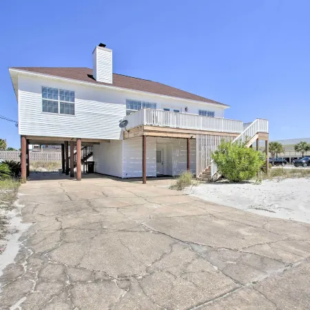 Pensacola Beach Home 1 Block to Beach Access Отели в г. Пенсакола Бич