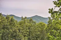 Expansive Sky Valley Lodge w/ Mountain Views! - 3-Sterne