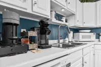 Woodstone Retreat right next to UGA golf course! 웨스트사이드 플라자 쇼핑센터 주변 호텔