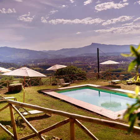 Villa in Tuscany with Heated Pool & Sports Court