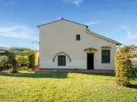 Holiday Home with Vineyard Vibes